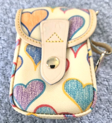 Funda de teléfono Dooney Bourke Crayon Hearts billetera de cuero para mujer SIN CORREA PARA LA MUÑECA Y2K Foto 1 de 4