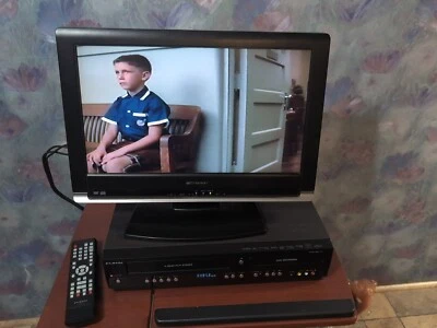 Funai ZV427FX4 DVD Recorder / VCR Combo  HDMI output includes manual and remote - Image 1 of 4