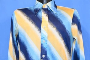 CAMISA DISCOTECA VINTAGE AÑOS 70 OPUS I AZUL ORO RAYAS DIAGONALES NYLON CUELLO GRANDE M - Imagen 1 de 6