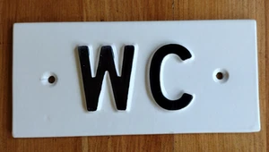 Porzellan "WC" Badezimmer Wandschild Dekor Herz & Hand mit Magnolie EUC 6-1/2" x 3 - Bild 1 von 9