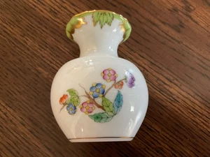 Herend Miniatura Vaso Fiori Bouquet 142 Porcellana Accenti Oro Ungheria - Foto 1 di 5