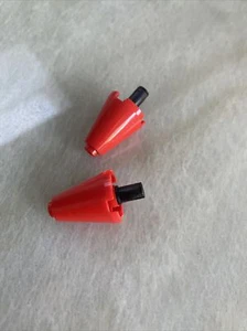 Piezas LEGO 3942c Cono Rojo 2 x 2 x 2 perno abierto nariz de avión - Imagen 1 de 1