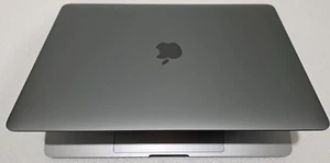 Apple MacBook Pro (13" 2019), 1.7GHz i7 16GB RAM, 250GB SSD Touchbar - Afbeelding 1 van 5