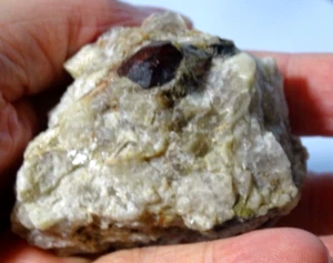 NATURAL ALMANDINE GARNET IN MATRIX SPECIMEN - 6.2 x 5.0 cms 120.93 gms 6 passion - Picture 1 of 5