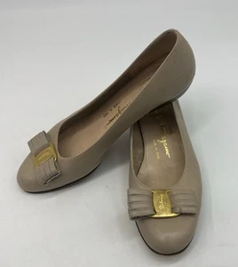 Salvatore Ferragamo taupe beige Vara Schleife Pumps Absatz Schuhe 6,5 B - Bild 1 von 11