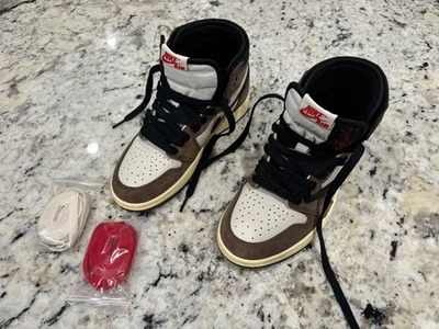 Talla 4 - Jordan 1 Retro OG x Travis Scott High Mocha Foto 1 de 4