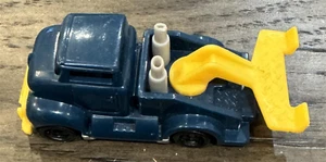 1994 Hot Wheels Car Lift Tow Truck Blue/Yellow 1:64 - Picture 1 of 2