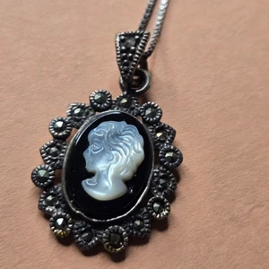 VTG Victorian Style Cameo Pendant Ornate 20" 925 Italy Chain - Picture 1 of 7