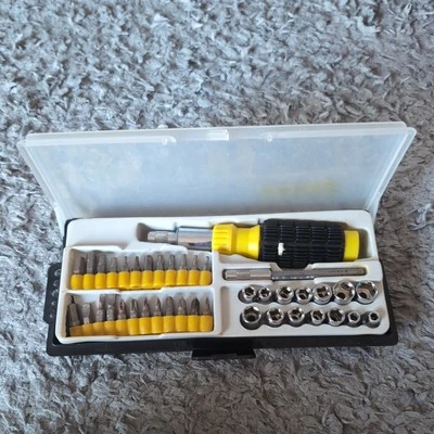 40 Piece Screwdriver & Socket Set - Image 1 of 4