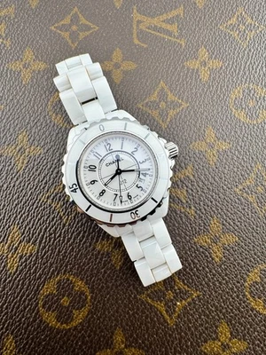 Chanel J12 Calibre Eta Quartz Ceramic Case Bracelet Swiss Made - Изображение 1 из 4