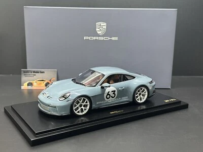 Porsche 911 S/T 992 2023 Shore azul metálico com vitrine 1/18 Spark Dealer - Imagem 1 de 4
