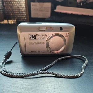 Cámara retro Olympus Mju Digital 500 5,0 MP para todo clima + tarjeta de memoria - Imagen 1 de 13
