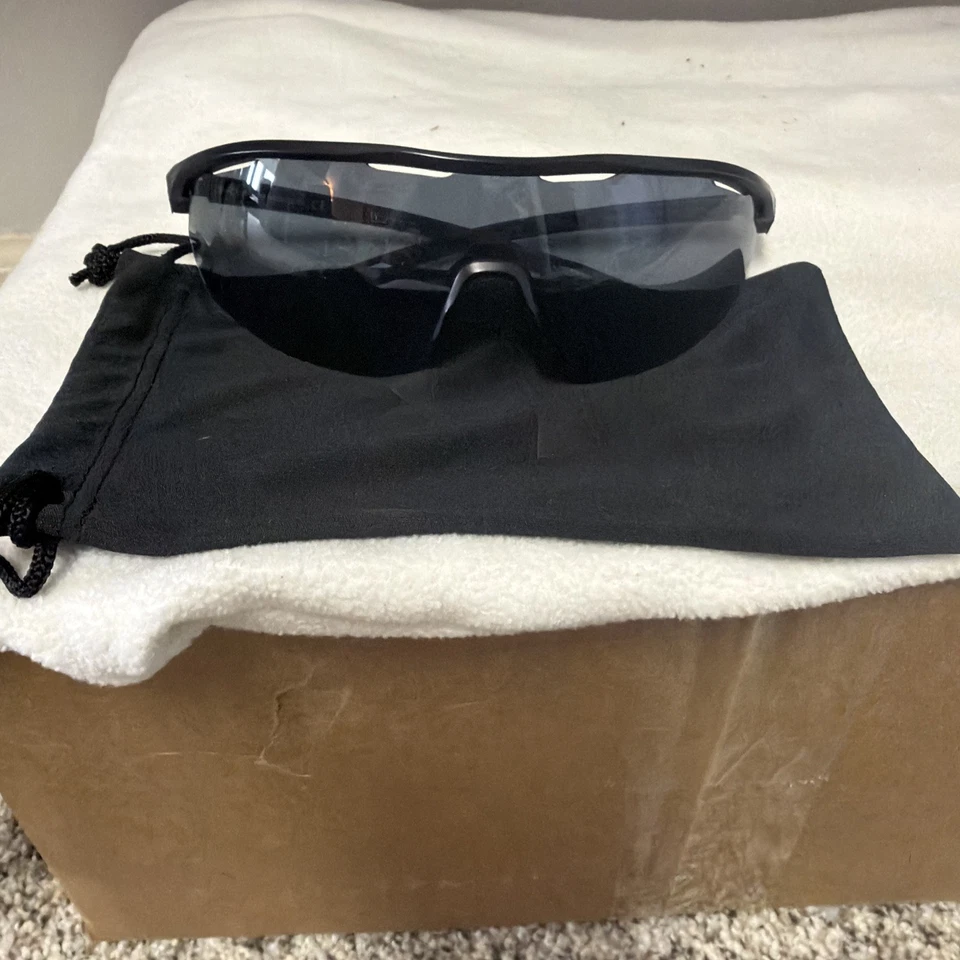 🔥 Gafas de sol deportivas Under Armour marco elegante lentes oscuras 😎 Foto 1 de 4