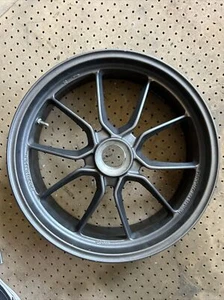 DUCATI 08 09 10 848 SUPERBIKE 848 REAR WHEEL RIM TESTED STRAIGHT 50221341A - Picture 1 of 4