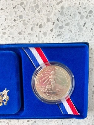 1986 Liberty Silver Dollar with protective case and box - Image 1 of 4