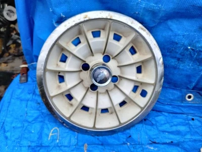 1975 - 1980 雪佛兰 Monza 轮毂盖白色 4 Lug 13 英寸车轮盖原始设备制造商雪佛兰轮毂盖 — 第 1/4 张图片