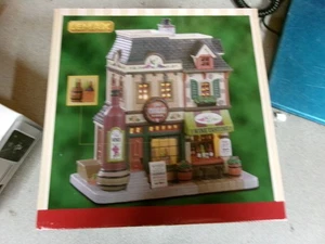 Lemax THE CORKAGE Wine Store # 95526 Christmas Village Building RETIRED 2021 C - Bild 1 von 1