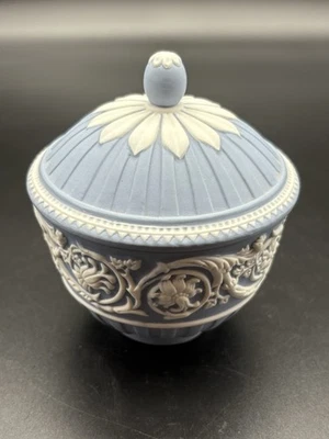 Wedgwood Blue Jasperware 250th Anniversary Arabesque Sugar Bowl - Image 1 of 4
