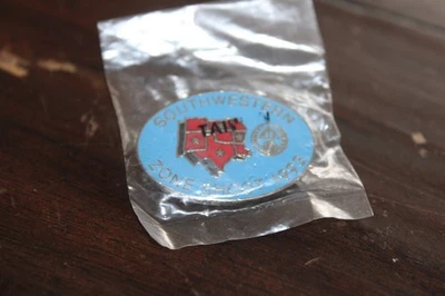 SOUTHWESTERN ZONE SHOOT 1993 SOLAPA PIN O CORBATA TACHUELA PARA EL CUELLO NUEVO EN PAQUETE ENVOLTURA DE PLÁSTICO Foto 1 de 3