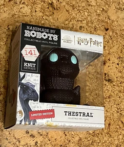 Harry Potter Mundo Mágico THESTRAL Hecho a Mano por Robots 141 Figura Tejida NUEVO - Imagen 1 de 9