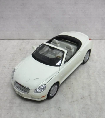 White Lexus SC430 Welly 1/24 Scale Diecast Car 080224AST2 - Image 1 of 3