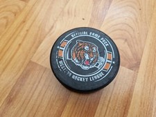 RARE MEDICINE HAT TIGERS WHL WESTERN HOCKEY LEAGUE OFFICIAL ICE HOCKEY GAME PUCK
