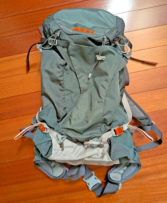 REI Traverse 28 Pack Gray Hiking Back Pack Med Large - Image 1 of 4