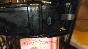 Betsey Johnson schwarz/gold Kunstleder quadratische Schnalle Gürtel Größe 34-36 Taille - Bild 1 von 8