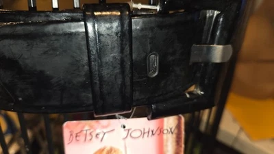 Cinturón BETSEY JOHNSON Negro/Dorado Imitación Cuero Hebilla Cuadrada Talla 34-36 Cintura Foto 1 de 4