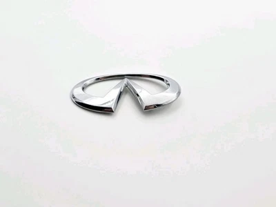 2001-2003 Infiniti QX4 EMBLEMA PORTÓN TRASERO LOGOTIPO INSIGNIA CROMO OEM Foto 1 de 3