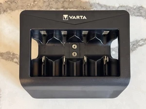 VARTA LCD Universal Charger+ for AA/AAA/9V and USB devices “EU Plug” - Picture 1 of 7