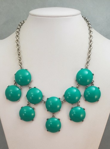 VETEMENTS Collana Talbots grande grossa verde lucite stile bavaglino tono argento metallo