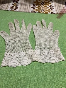 Antique Crocheted Lace Gloves. Ivory. Small - Picture 1 of 6
