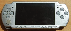 Consola Psp Slim 3004 gris + Memory Stick 8 gb + Cargador  Usb + Funda Protector - Picture 1 of 5