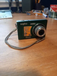 Sanyo VPC-E1090 G Green 10.0 MP 3X Optical Zoom Digital Camera - Works - Picture 1 of 3