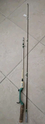Caña de pescar vintage South Bend Spin Cast Master Grip Casting 2 piezas #422 6 pies Foto 1 de 4