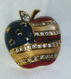 Beautiful Patriotic Apple US Flag Gold Tone w Rhinestone Enameled Pin Brooch - Picture 1 of 5