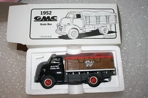 First Gear 1952 GMC Grain Box Truck Wayne Farms Inc. Feed & Seed 1/34 19-1005 - Picture 1 of 2