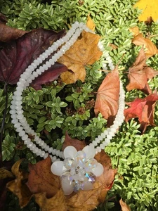 Butler & Wilson Halskette weiß Glas Kristall klobig Blume Statement Schmuck     - Bild 1 von 3