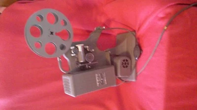 Projetor de Filme Keystone Modelo C-26, 16 MM, Massa Boston Para Peças ou Restauração - Imagem 1 de 4