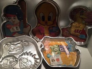 Lot of 5 Vintage (1983-1999) Wilton Cake Pans - Picture 1 of 7