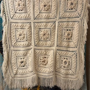 Handmade Crocheted 3D Rose Afghan Throw Blanket Granny Cream VTG Pattern 66x42 - Picture 1 of 7