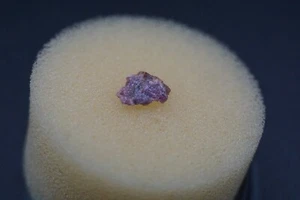 Rubin ? UV-Aktiv | ca 0,7 cm | FO: ? | seltene Systematik #R224 - Bild 1 von 9