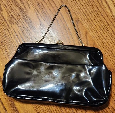 Bolso sin asas de charol negro de colección años 60 cadena de latón  Foto 1 de 4