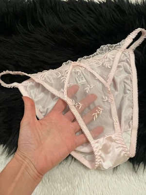 Винтажные прозрачные вышитые спереди ШЕЛКОВИСТЫЕ нейлоновые задние трусики CHRISTIAN DIOR с цветочным рисунком - Изображение 1 из 4