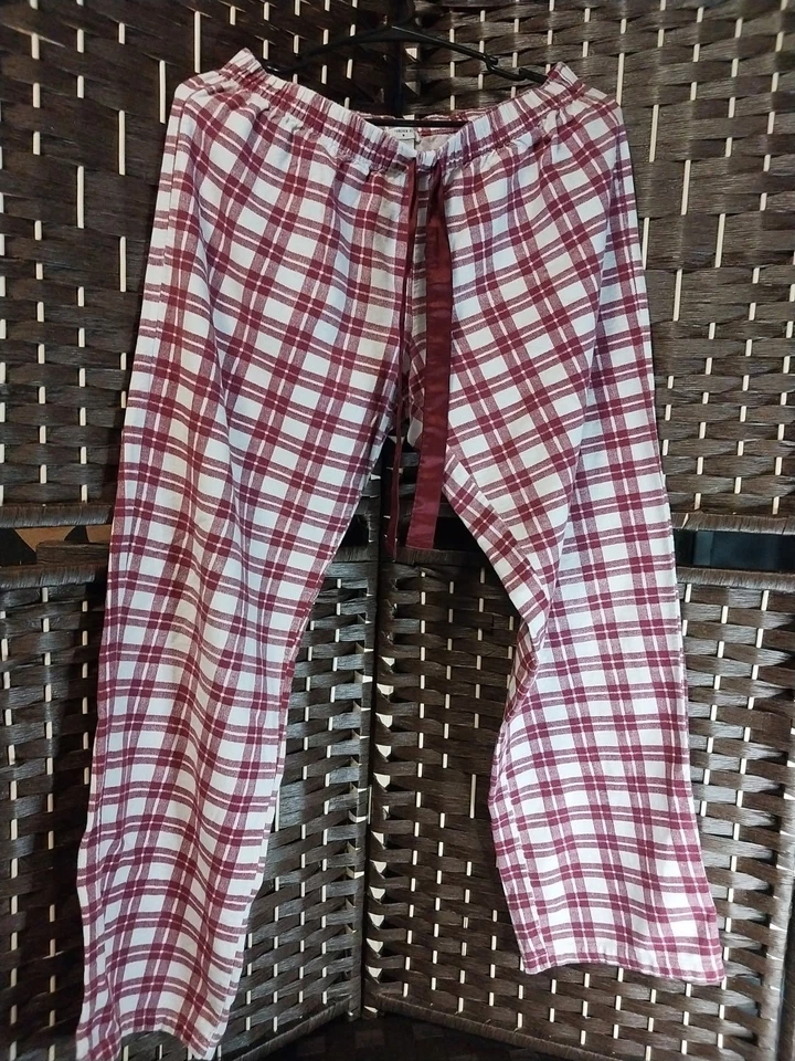 Pijama para mujer FOREVER 21 talla pequeña granate y blanco a cuadros cinta larga Foto 1 de 4