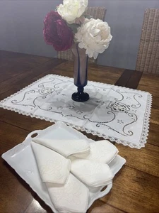 Vintage Hand Embroidered White Doilies/table Runner With 5 Napkins, Wedding - Picture 1 of 7