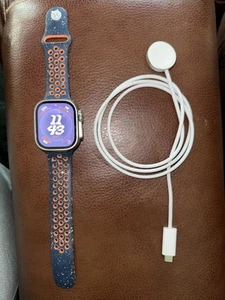 Apple Watch Ultra 2 49mm Boîtier Titane avec Bracelet Sport Nike Flamme Bleue - M/L - Photo 1 sur 5