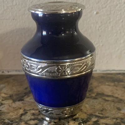 Mini urna de recuerdo azul cobalto y plata cenizas, tapa roscada conmemorativa Foto 1 de 4