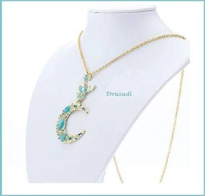 CADENA Y COLGANTE CON MEDIA LUNA Y PIEDRAS AZULES TENDENCIA PARA ESTA TEMPORADA - Imagen 1 de 2